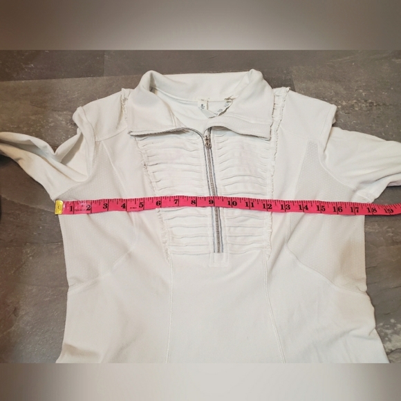 Lululemon Run: Your Heart Out Pullover. Thumbholes. White. Size 10. - Picture 11 of 13